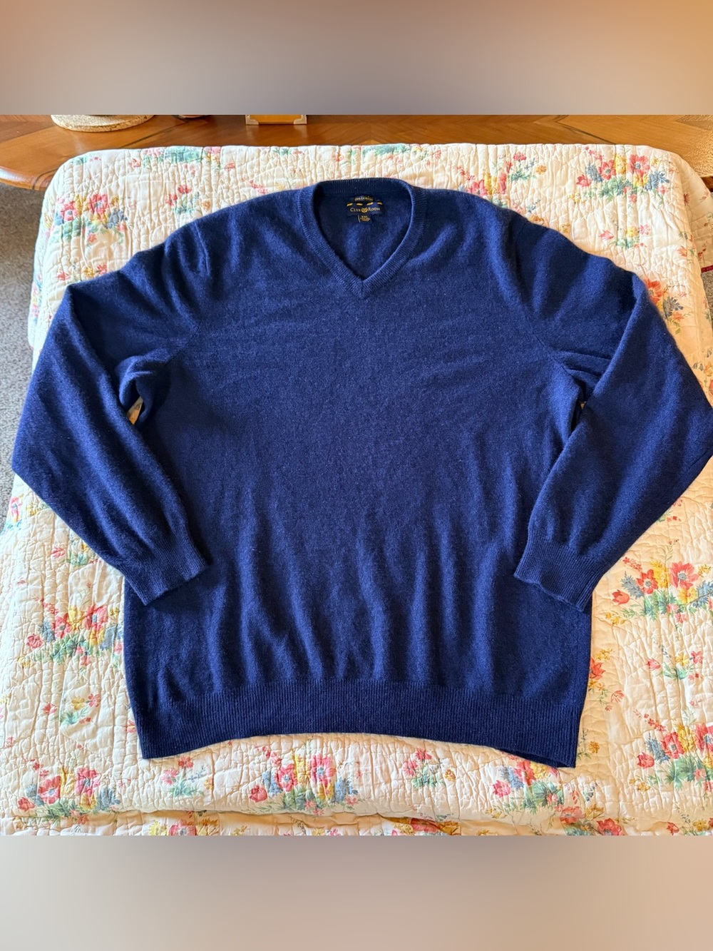Club Room 100% Cashmere V-Neck Sweater — Men’s XXL, Navy Blue